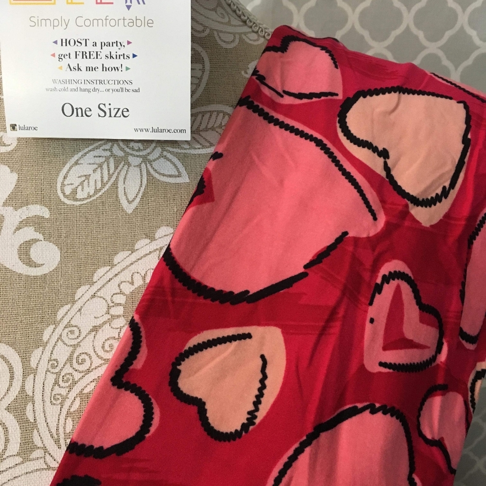Lularoe vintage Valentine's leggings